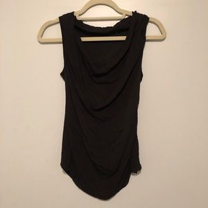 BLACK SCOOP NECK TOP